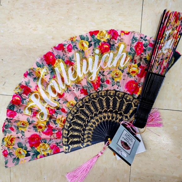 Accessories - Foldable hand Fans (2)